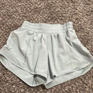 Mint lululemon like new hotty hot shorts size 2 tall